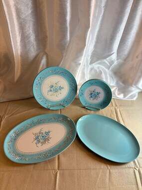 Vintage Melmac Mallo-Belle by Mallory Melamine Floral Dinnerware Set